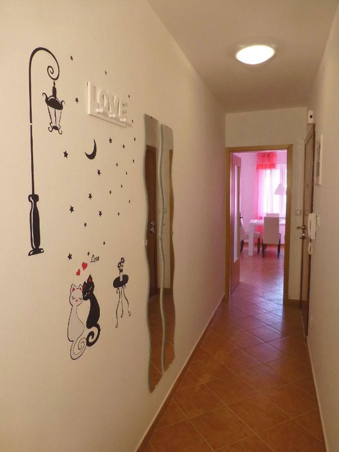 Apartments Kvesic 실로 외부 사진