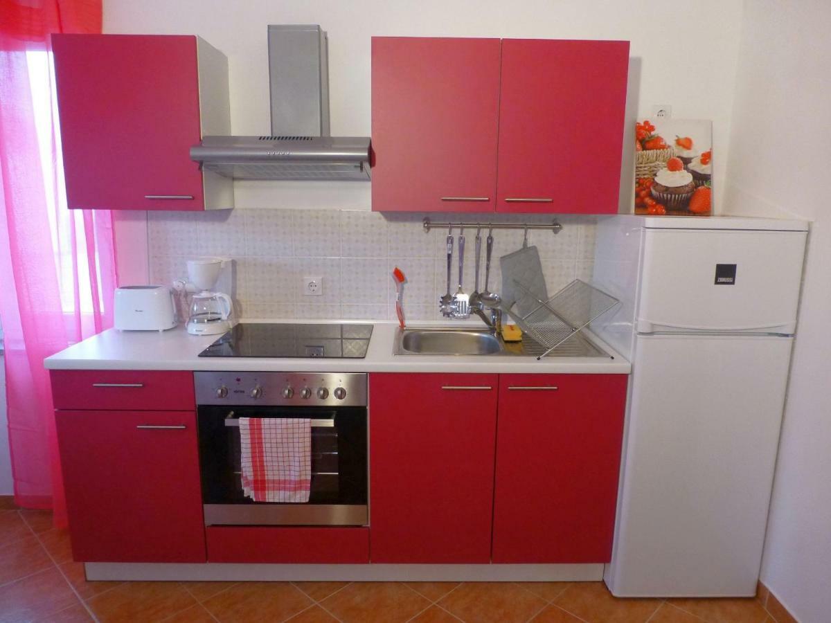 Apartments Kvesic 실로 외부 사진