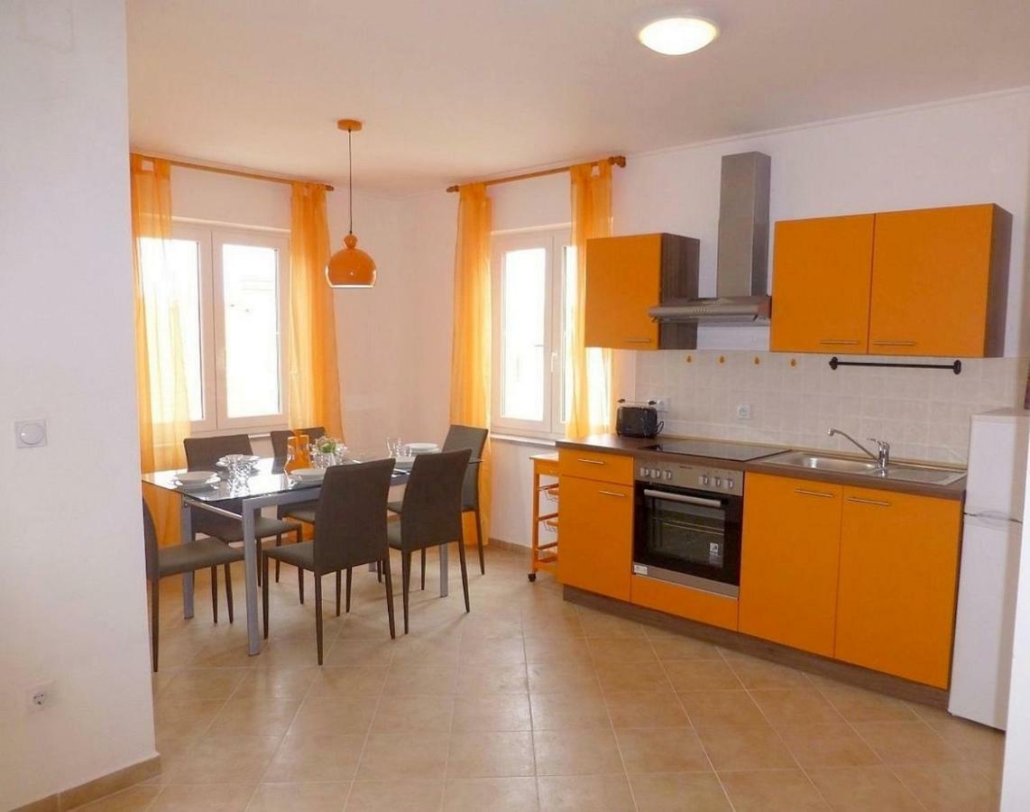 Apartments Kvesic 실로 외부 사진