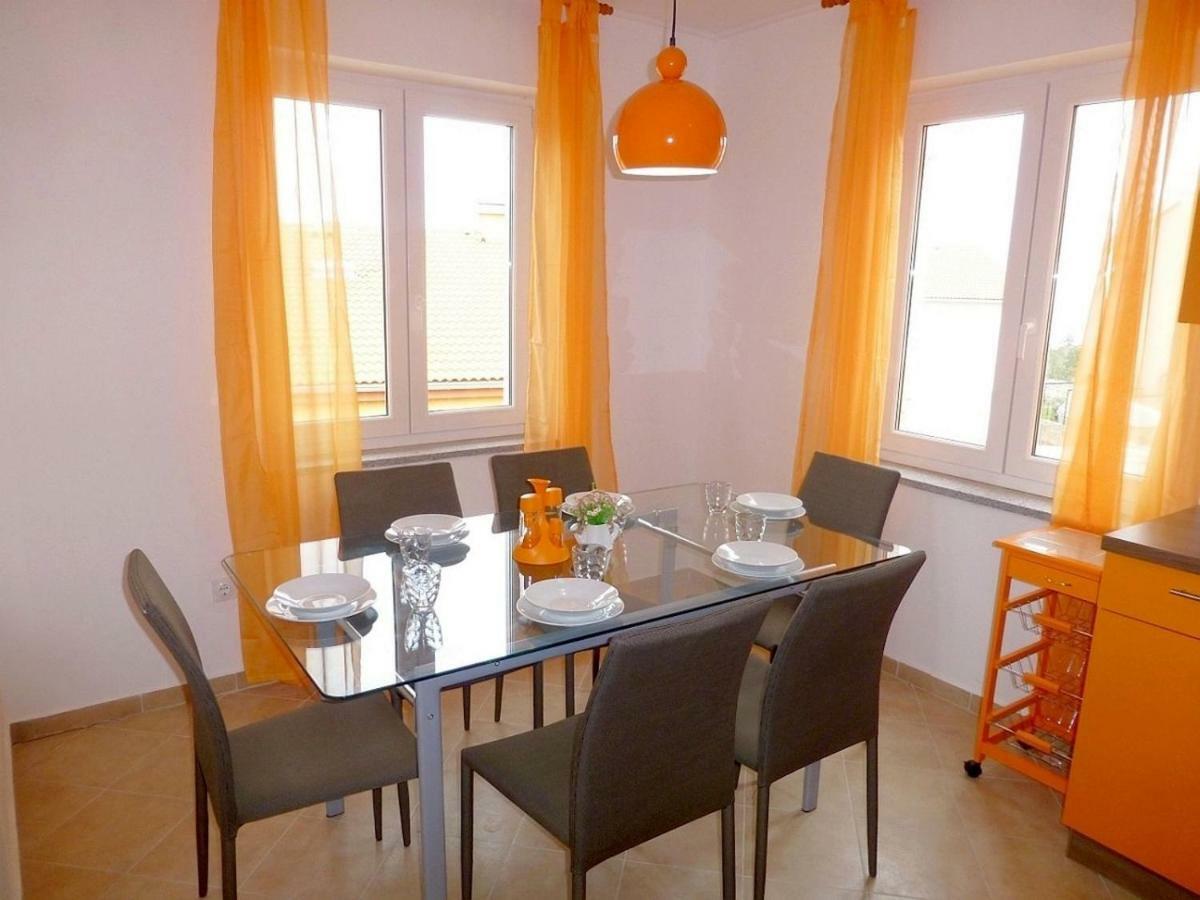 Apartments Kvesic 실로 외부 사진