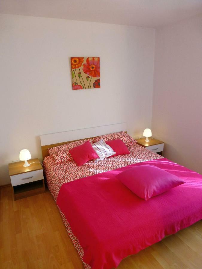 Apartments Kvesic 실로 외부 사진