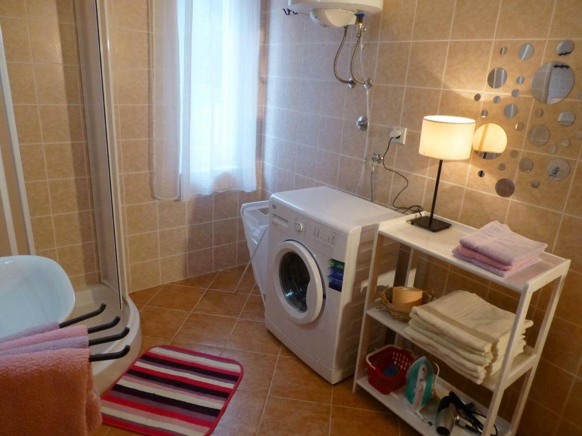 Apartments Kvesic 실로 외부 사진