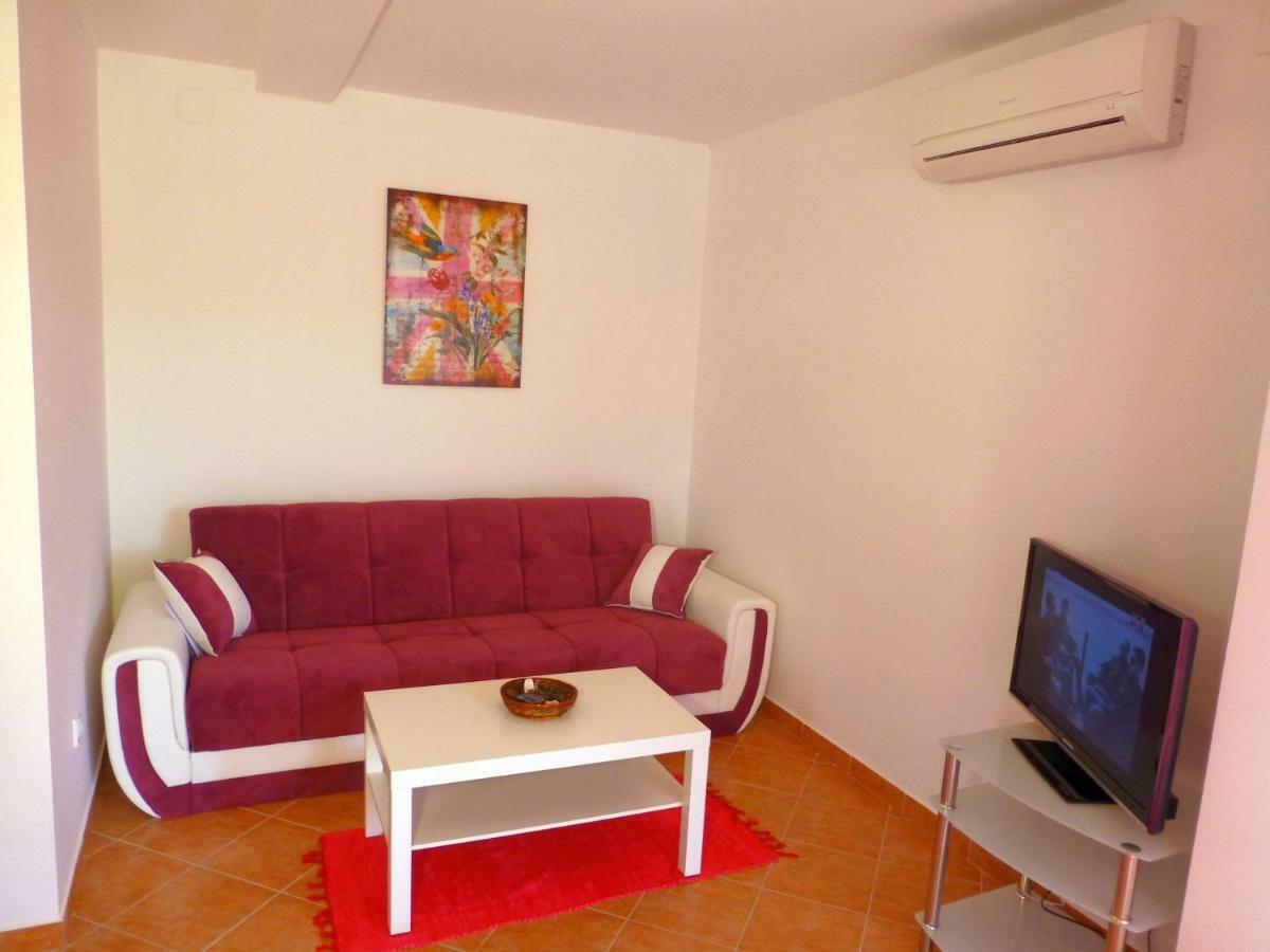Apartments Kvesic 실로 외부 사진