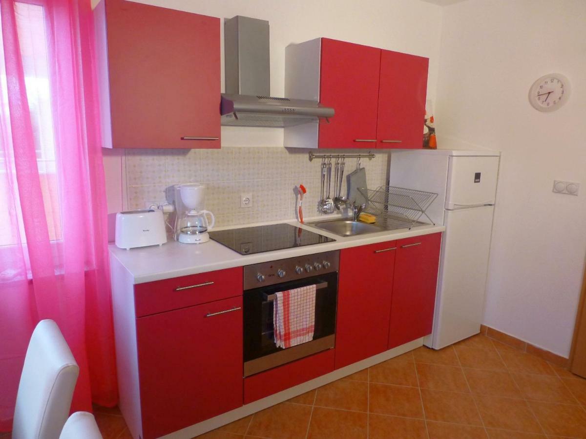 Apartments Kvesic 실로 외부 사진