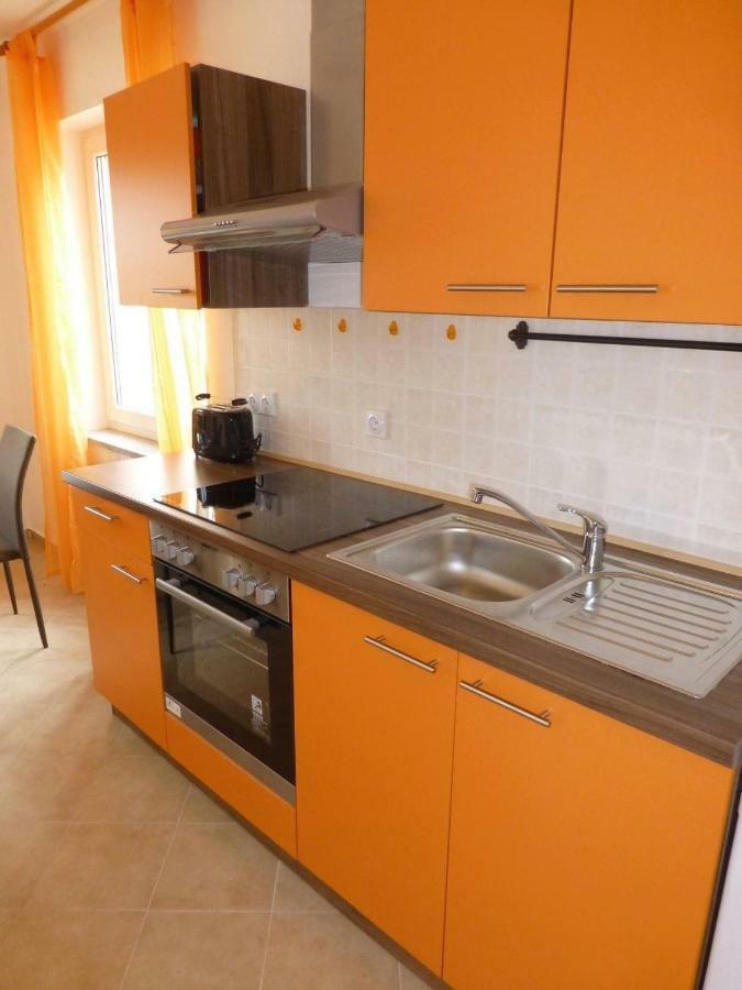 Apartments Kvesic 실로 외부 사진